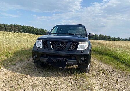 Nissan Pathfinder 2.5 dCi Comfort Comfort Neuaufbau