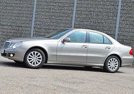 Mercedes-Benz E 350 4Matic*KLIMA*NAVI*LEDER*PDC*TEMPOMAT*LM-F
