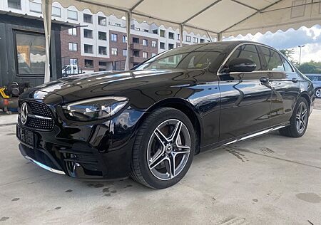 Mercedes-Benz E 300 Lim. de AMG LINE/ Panorama / 8 Fach bereif