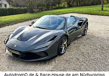 Ferrari F8 Spider Grigio Scuro Carbon Sitze AFS