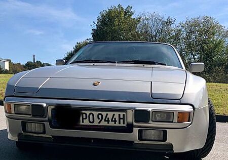 Porsche 944