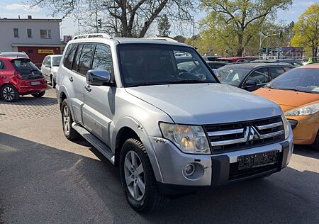 Mitsubishi Pajero 3.2 DI-D Instyle*TÜVneu*7-Sitz*AHK*Sitz-H