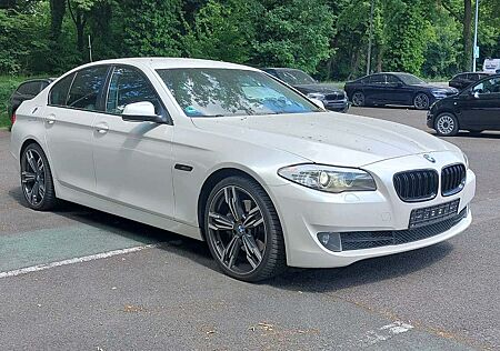 BMW 525 5 Lim. d/Navi/Bi-Xenon/Foiierung Weiss/20"Z