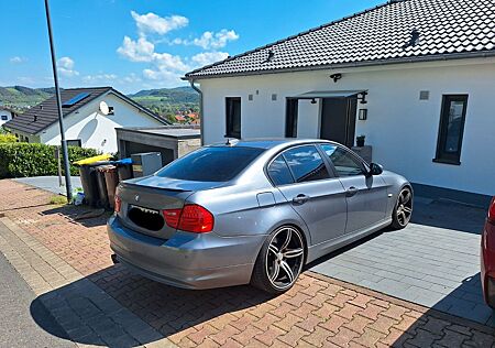 BMW 330d - E90