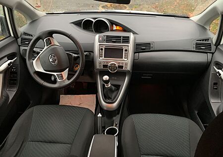 Toyota Verso 5SITZE NAVI KLIMAAUTO RÜCKFAHRKAMERA TÜV