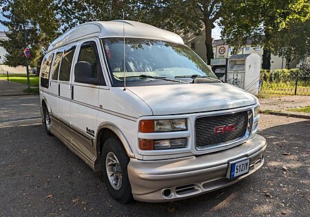 GMC Savana