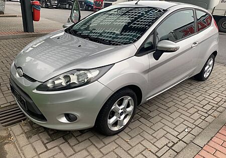Ford Fiesta 1.Hand Alufelgen Inspektion TÜV Klima