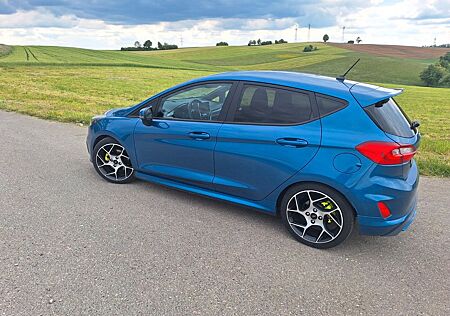 Ford Fiesta 1,5 EcoBoost ST mit Styling-Paket ST ...