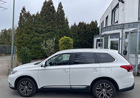 Mitsubishi Outlander Diamant Edition 7 SITZER