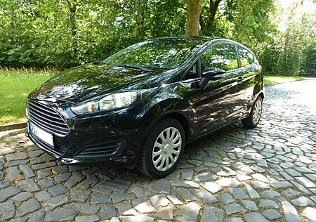 Ford Fiesta 1,25 44kW Schwarz ,Sitz-/Scheibenheizung