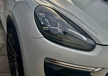 Porsche Cayenne - -