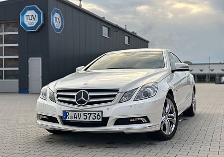 Mercedes-Benz E 350 Coupé CGI BlueEFFICIENCY ELEGANC...