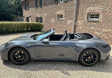 Porsche 992 Carrera Cabriolet Carrera Sportabgas/V-Leder