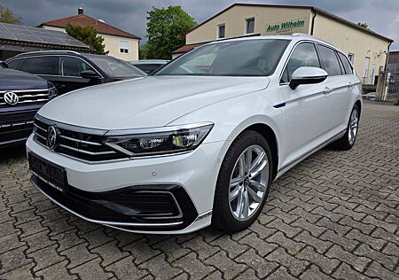 VW Passat Variant Volkswagen Passat Var GTE AHK Matrix StHz Cam Keyless Side