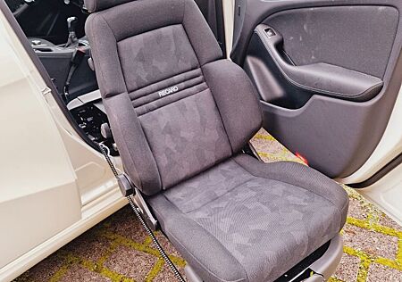 Mercedes-Benz B 180 -