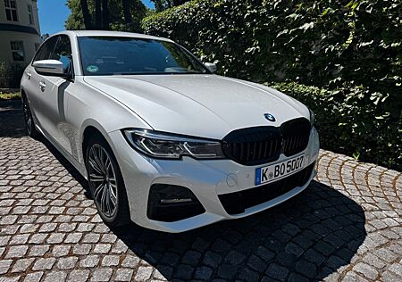 BMW 330i M SPORT LASER*DAP*HuD*H&K*DigitalKey*ComfA