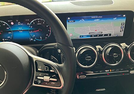 Mercedes-Benz GLA 180 GLA -Klasse Autom. NAVI