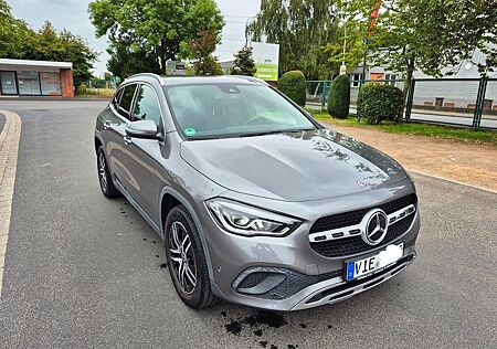 Mercedes-Benz GLA 200 GLB 200 DCT -