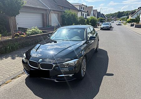 BMW 330i Luxury Line F30