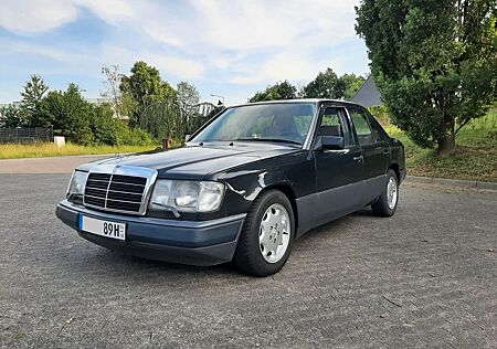 Mercedes-Benz 260 W124