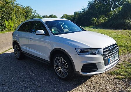 Audi Q3 2.0 TDI Quattro Scheckheft gepflegt