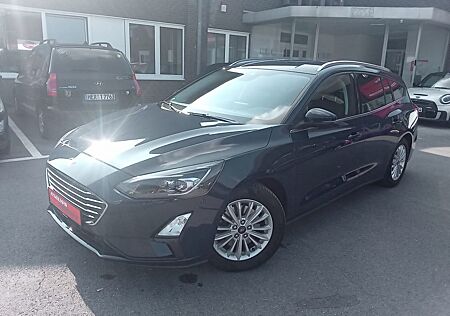 Ford Focus Turnier TITANIUM virt cockp LED - 4925