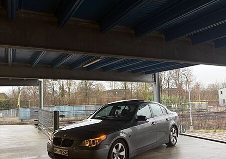 BMW 523i A -