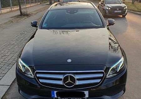 Mercedes-Benz E 220 gebraucht kaufen Mercedes-Benz E 220 E 220d T AVANTGARDE Autom. AVANTGARDE