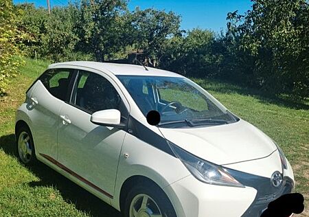 Toyota Aygo (X) Aygo (X) 1,0-l-VVT-i x-play touch x-play touch