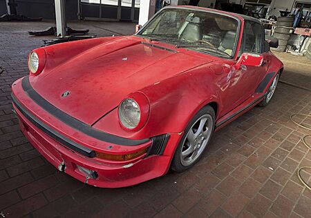 Porsche 911 Urmodell 911 SC Targa Turbolook Projekt / Motor läuft