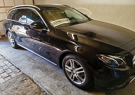 Mercedes-Benz E 220 d T Autom. -