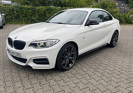 BMW M235i xDrive Scheckheft 8-fach H&K Deutsch Voll