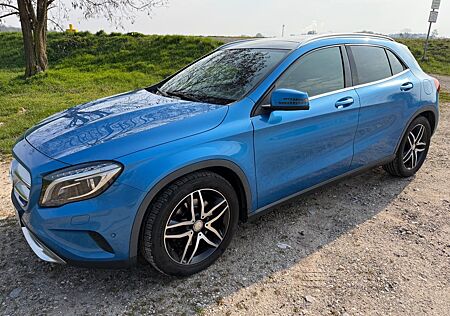 Mercedes-Benz GLA 250 DCT