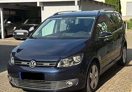 VW Touran Volkswagen 1.6 TDI Highline BlueMotion