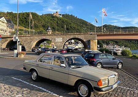 Mercedes-Benz 230 230E W123 Automatik Daily Driver H Kennzeichen