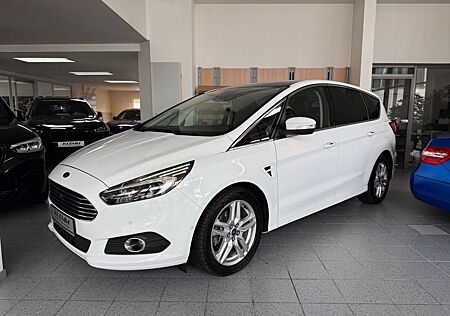 Ford S-Max Titanium Aut./7Sitzer/Leder/AHK/LED/Pano