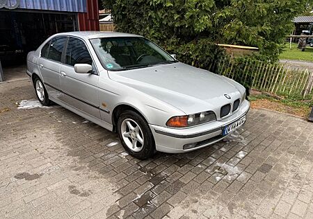 BMW 520i