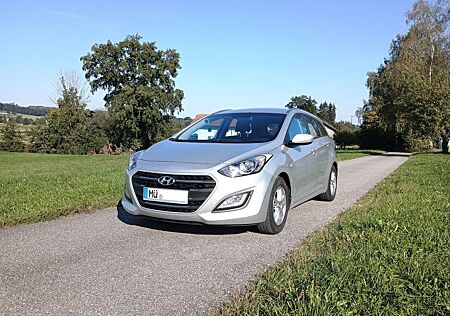 Hyundai i30 CW Kombi / Silber