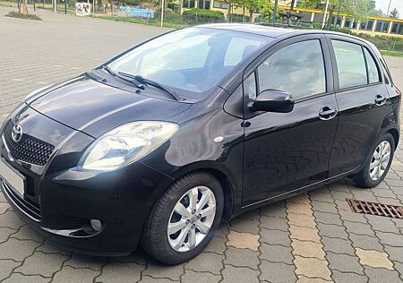 Toyota Yaris 1,3-l-VVT-i Team *Klima defekt*