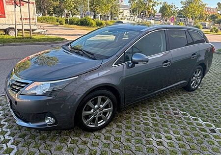 Toyota Avensis Kombi Executive Navi Kamera SHZ