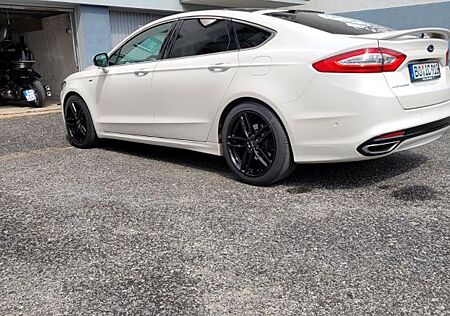 Ford Mondeo 2,0 TDCi 132kW Vignale P-Shift Allrad...