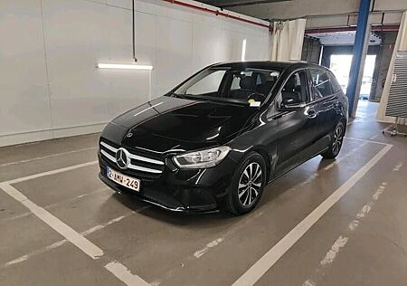 Mercedes-Benz B 180 d*SHZ*VirtCock*Matrix*Netto-13000€