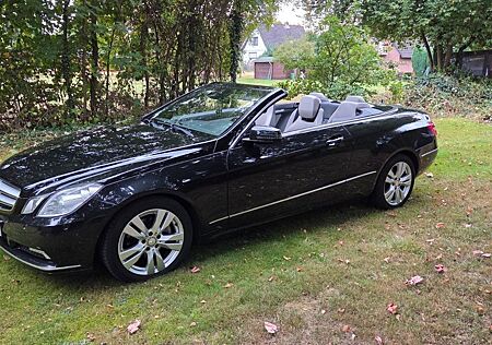 Mercedes-Benz E 200 Cabriolet CGI BlueEFF. AVANTGARD...