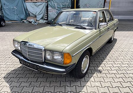 Mercedes-Benz E 230