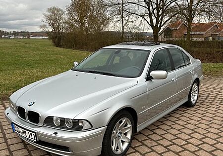 BMW 520i -TOP 6000€ INVEST KLI EGSHD SCHECKH.XENON