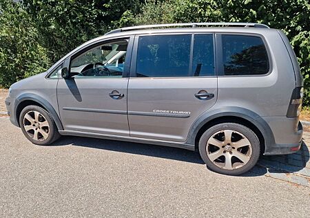 VW Touran Volkswagen CrossTouran