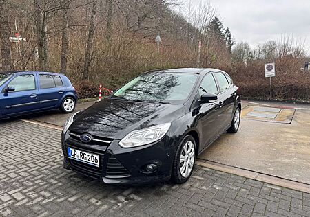 Ford Focus 2014 1,6 TDCi Diesel Titanium neu TÜV