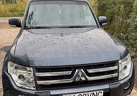 Mitsubishi Pajero 3,2 DI-D Instyle Automatik Instyle