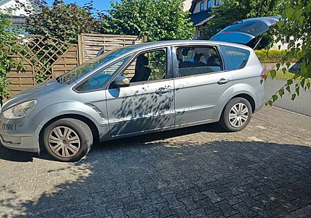 Ford S-Max 2,0 TDCi 96kW DPF Titanium Titanium