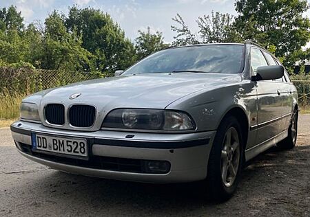 BMW 528i Touring Schalter